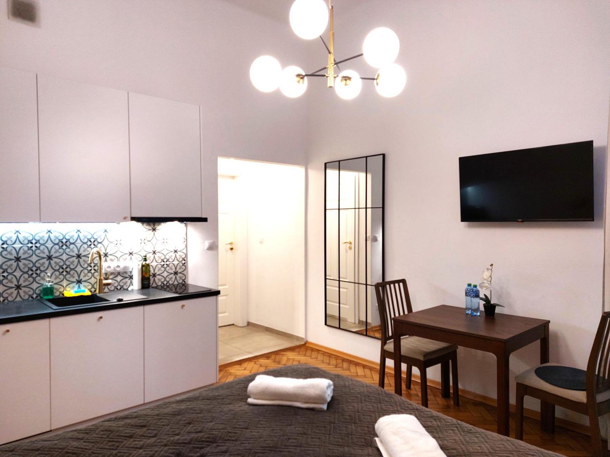 Unique Style Apartments Old Town - 25 Min From The Airport - By Homelike Krakow Exterior photo